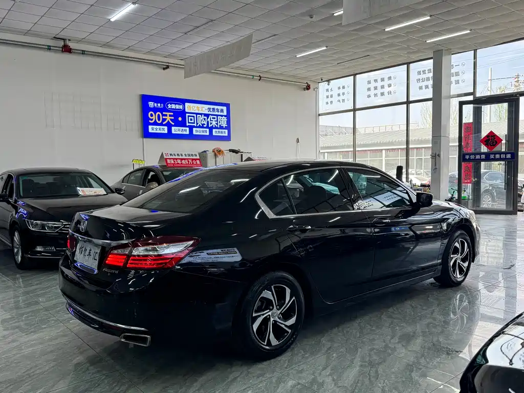 Honda Accord 2018 — фото 7