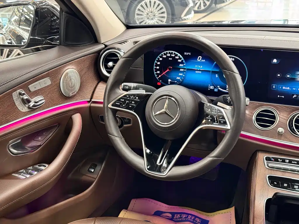 Mercedes-Benz E-Class 2020 — фото 15