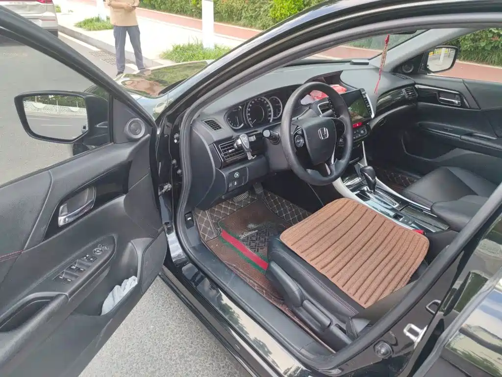 Honda Accord 2018 — фото 14