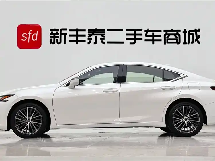 Lexus ES 2023