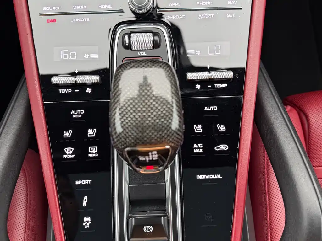 Porsche Cayenne 2020 — фото 15