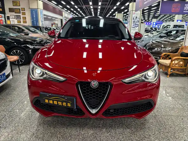 Alfa Romeo Stelvio 2017