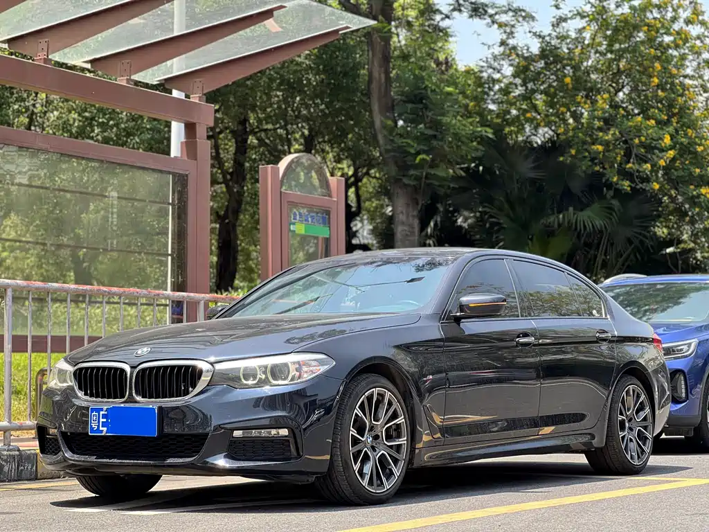 BMW 5 Series 2017 — фото 1