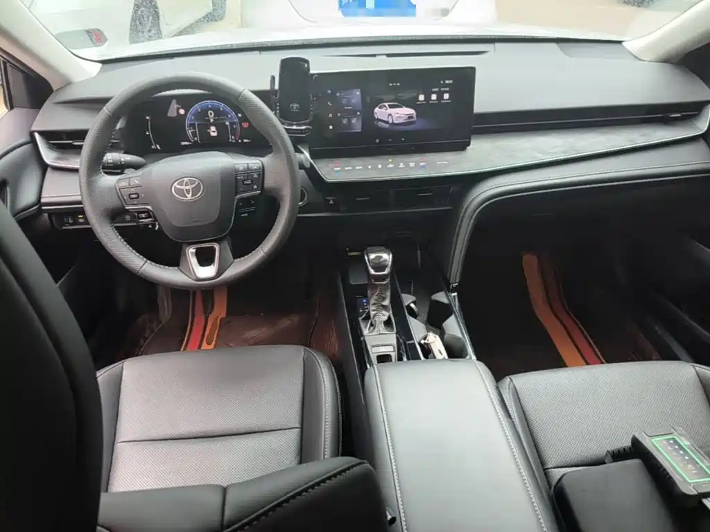 Toyota Camry 2024 — фото 10
