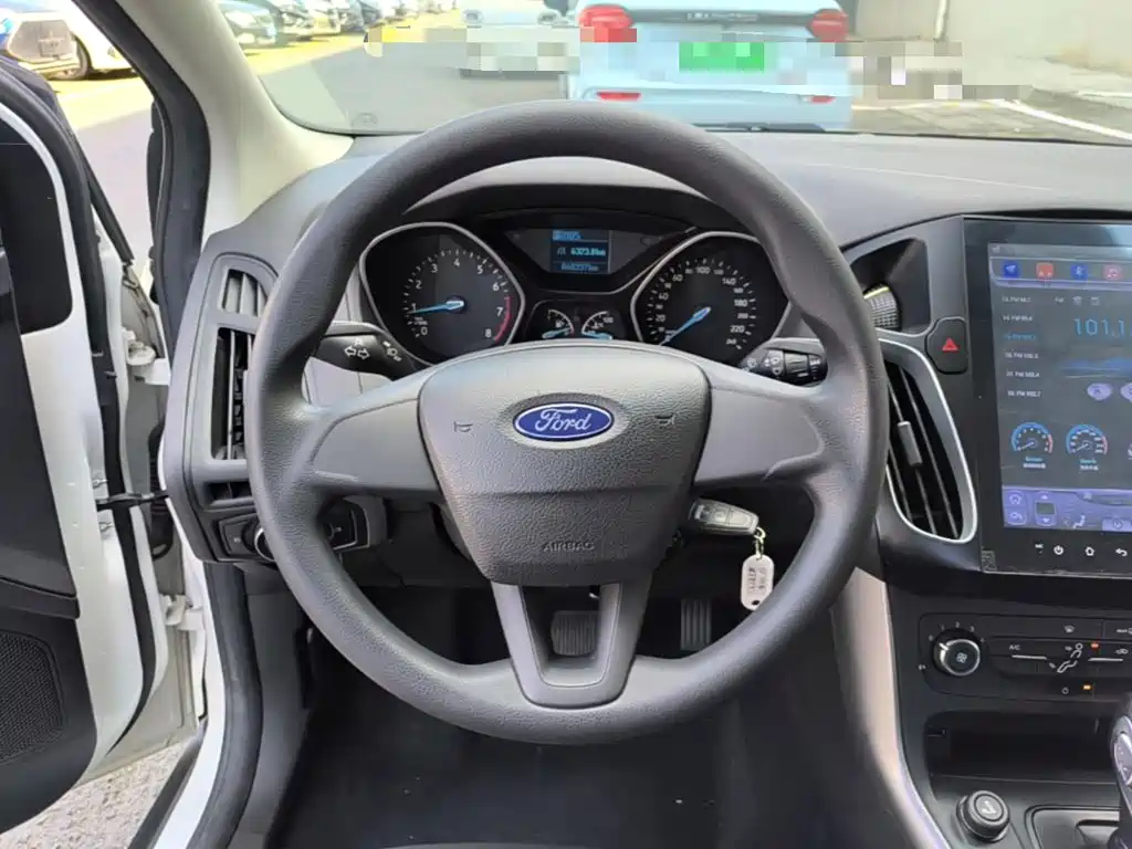 Ford Focus 2017 — фото 11
