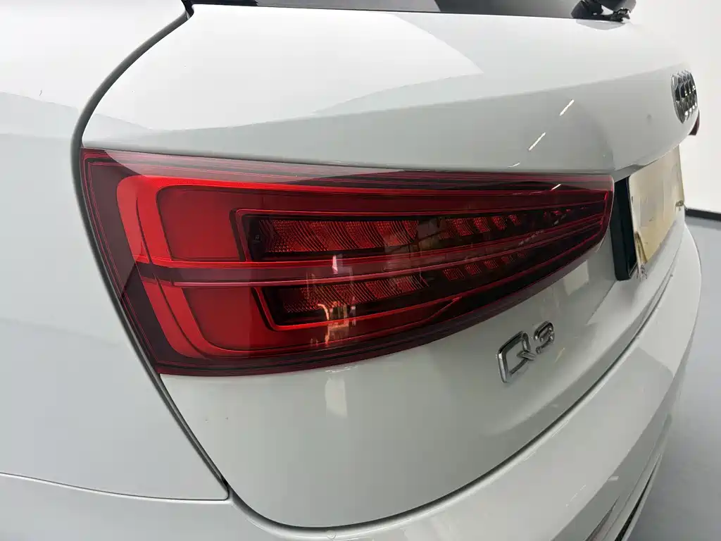 Audi Q3 2019 — фото 10