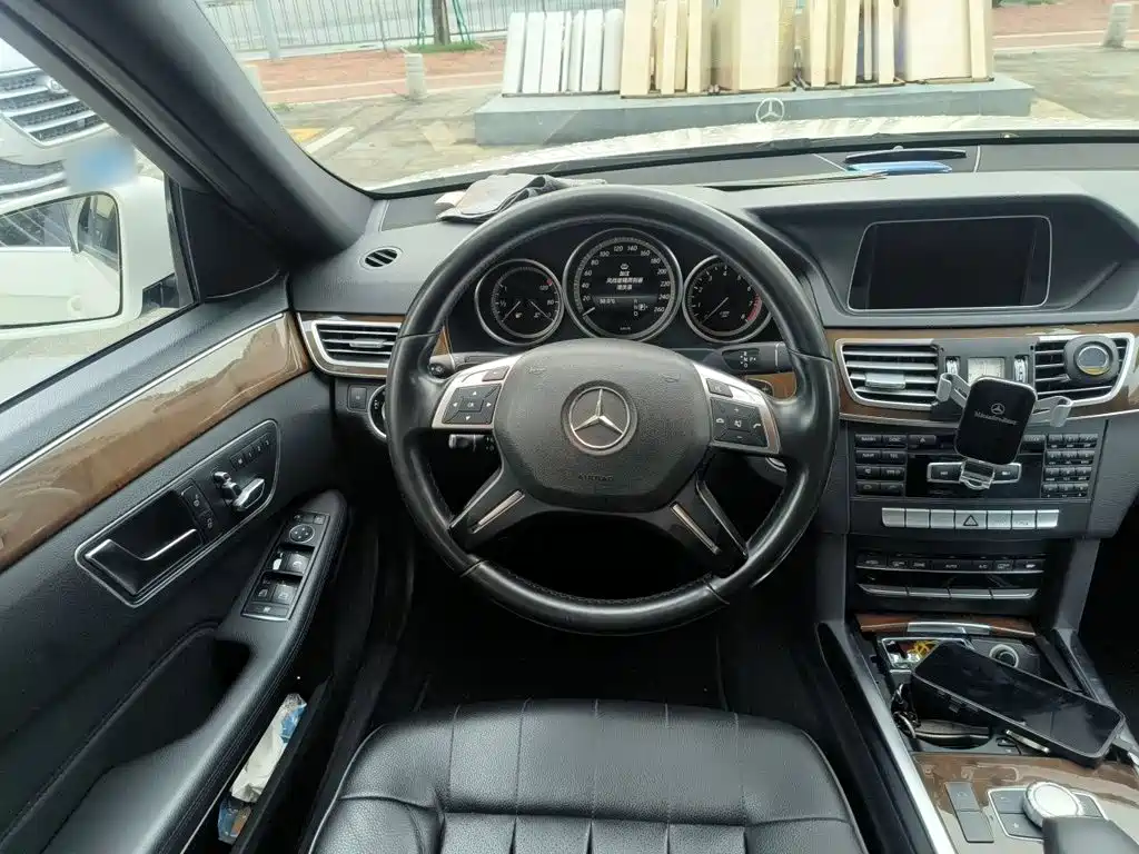 Mercedes-Benz E-Class 2015 — фото 3