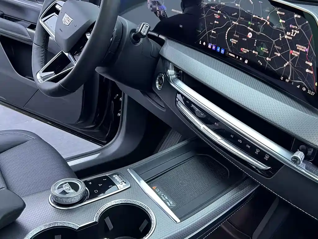 Cadillac XT5 2025 — фото 12