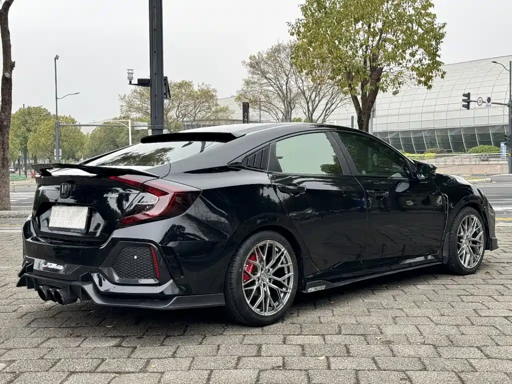 Honda Civic 2017 — фото 9