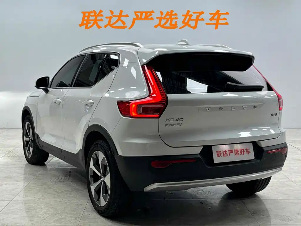 Volvo XC40 2023 — фото 24