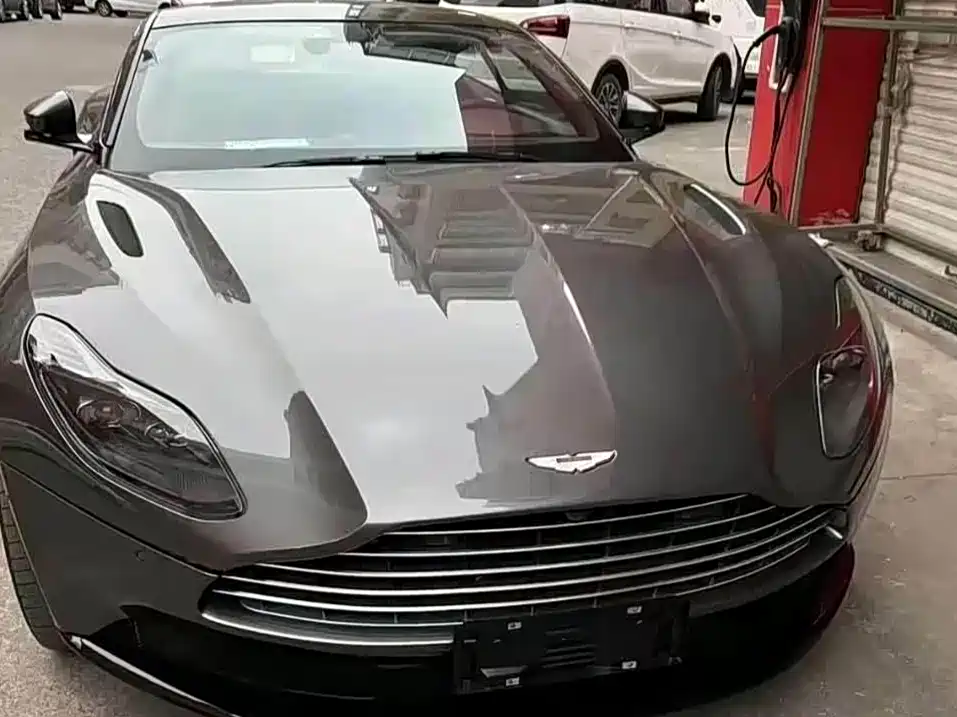 Aston Martin DB11 2018