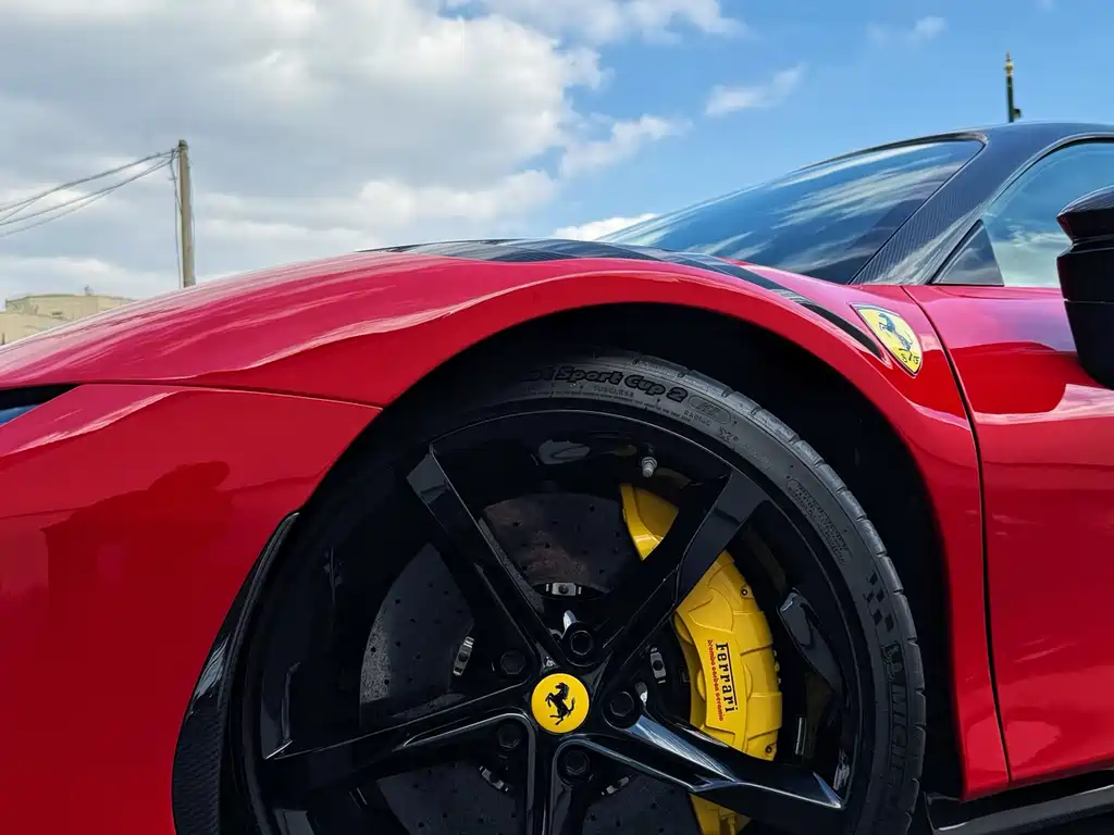 Ferrari SF90 2021 — фото 15