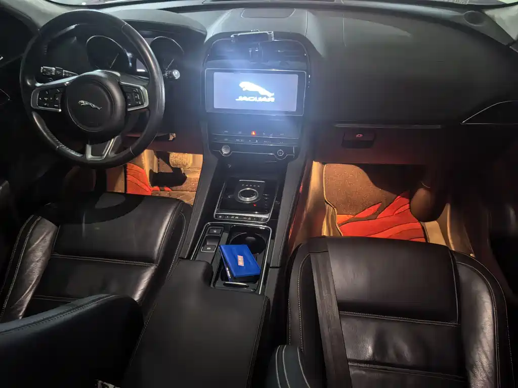 Jaguar F-PACE 2019
