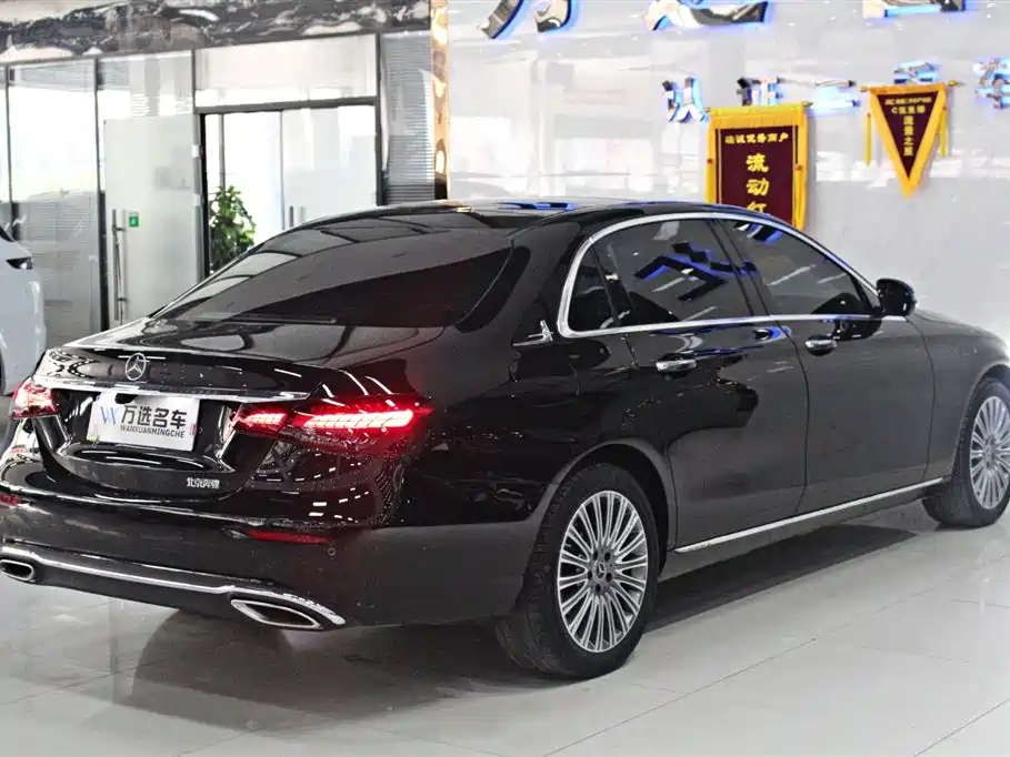 Mercedes-Benz E-Class 2023 — фото 13