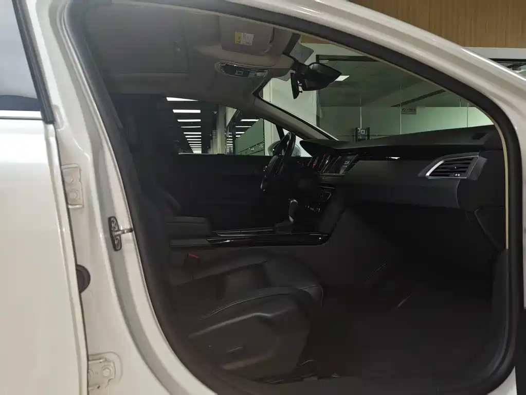 Peugeot 508 2015 — фото 16