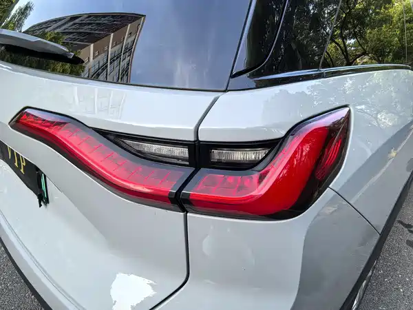 NIO ES8 2018