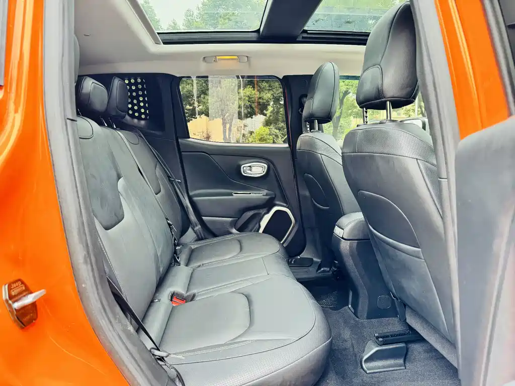 Jeep Renegade 2017 — фото 14