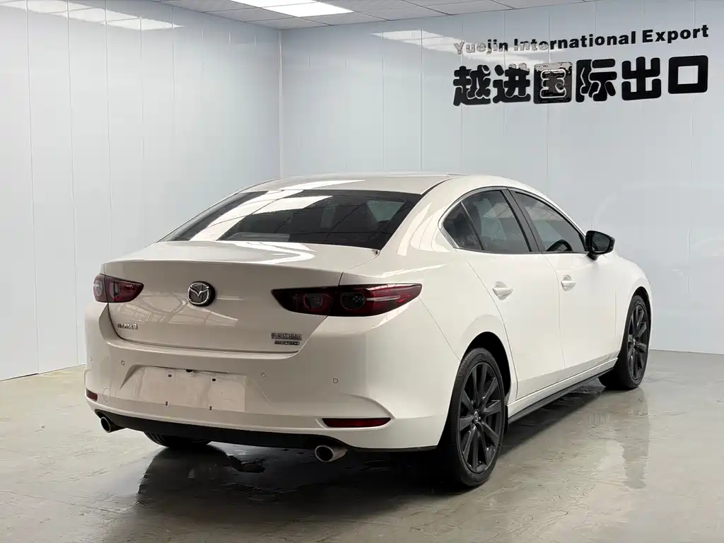 Mazda 3 Axela 2022 — фото 10