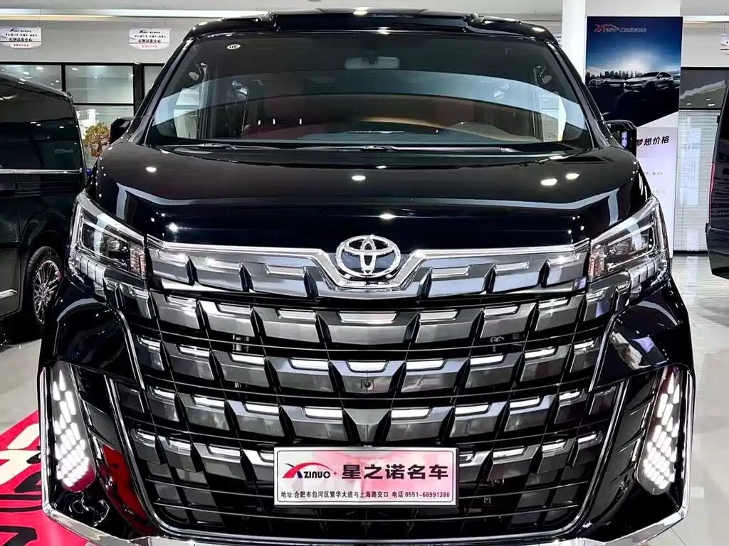 Toyota Hiace — фото 1