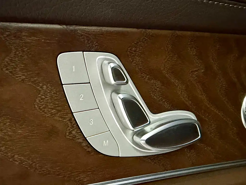 Mercedes-Benz E-Class 2023 — фото 12