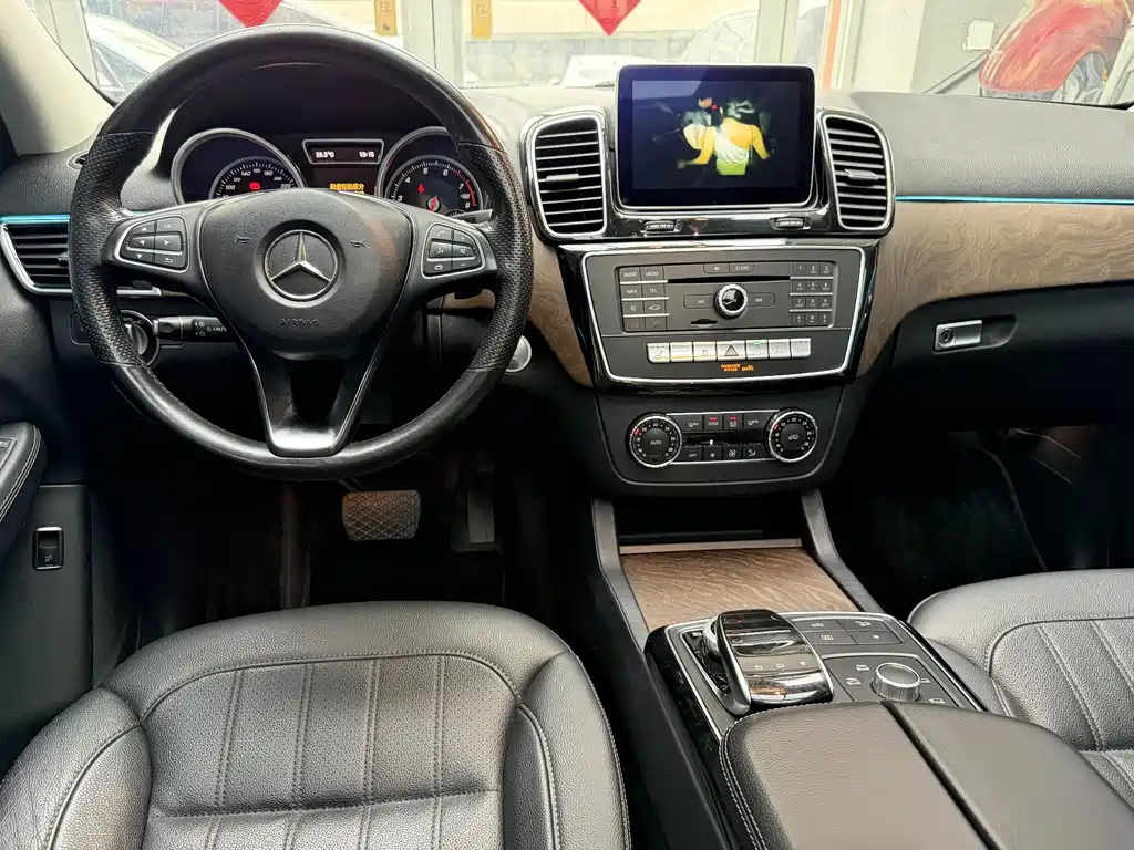 Mercedes-Benz GLE 2015 — фото 9