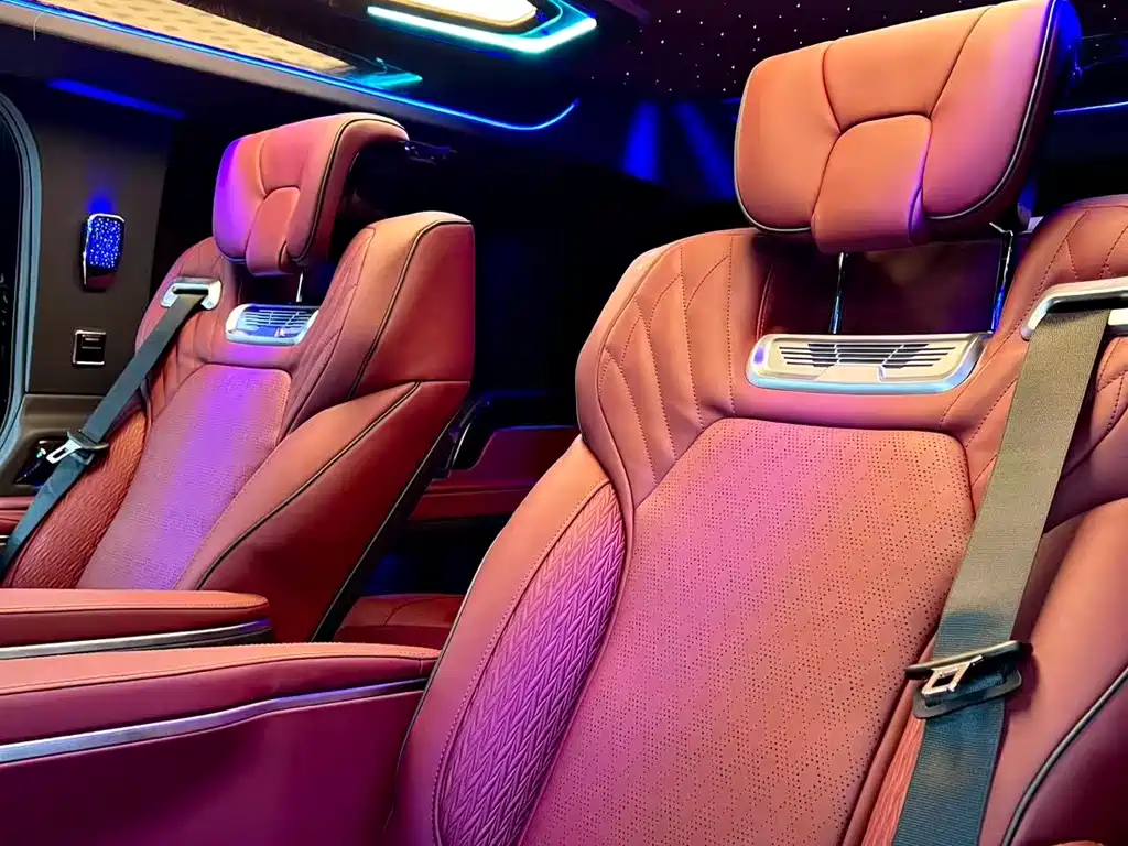 Toyota Hiace — фото 14