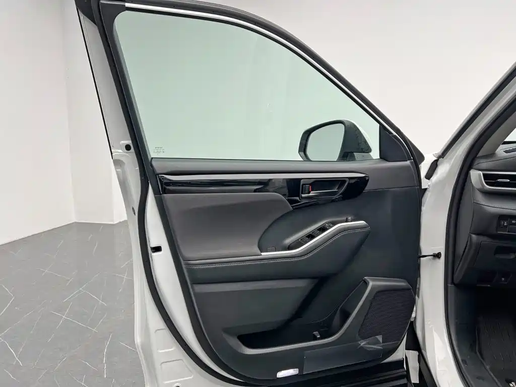 Toyota Highlander 2025 — фото 14