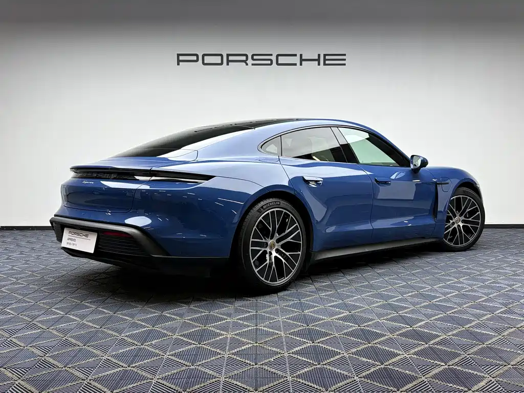 Porsche Taycan 2023 — фото 10