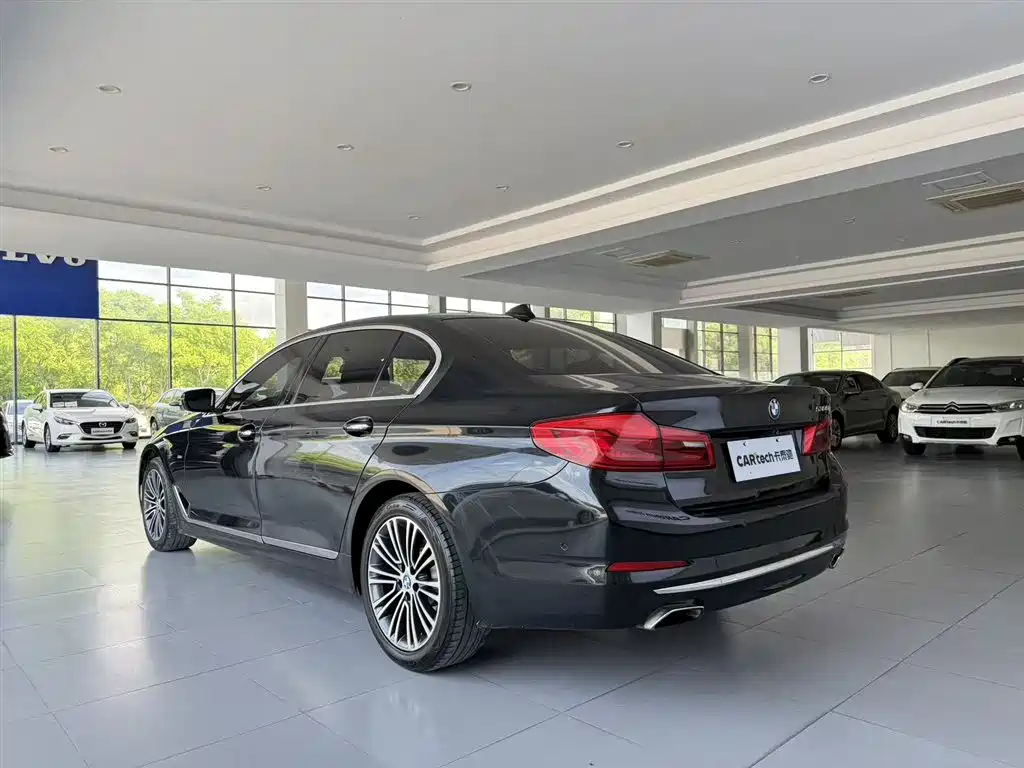 BMW 5 Series 2018 — фото 7