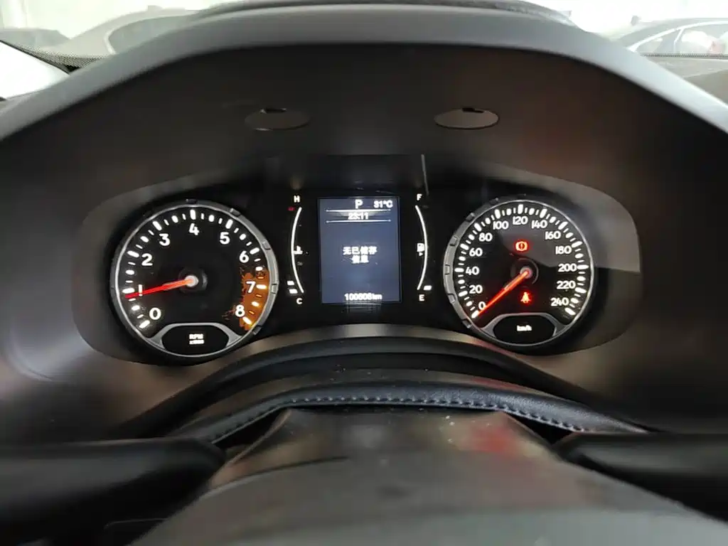 Jeep Renegade 2016 — фото 12