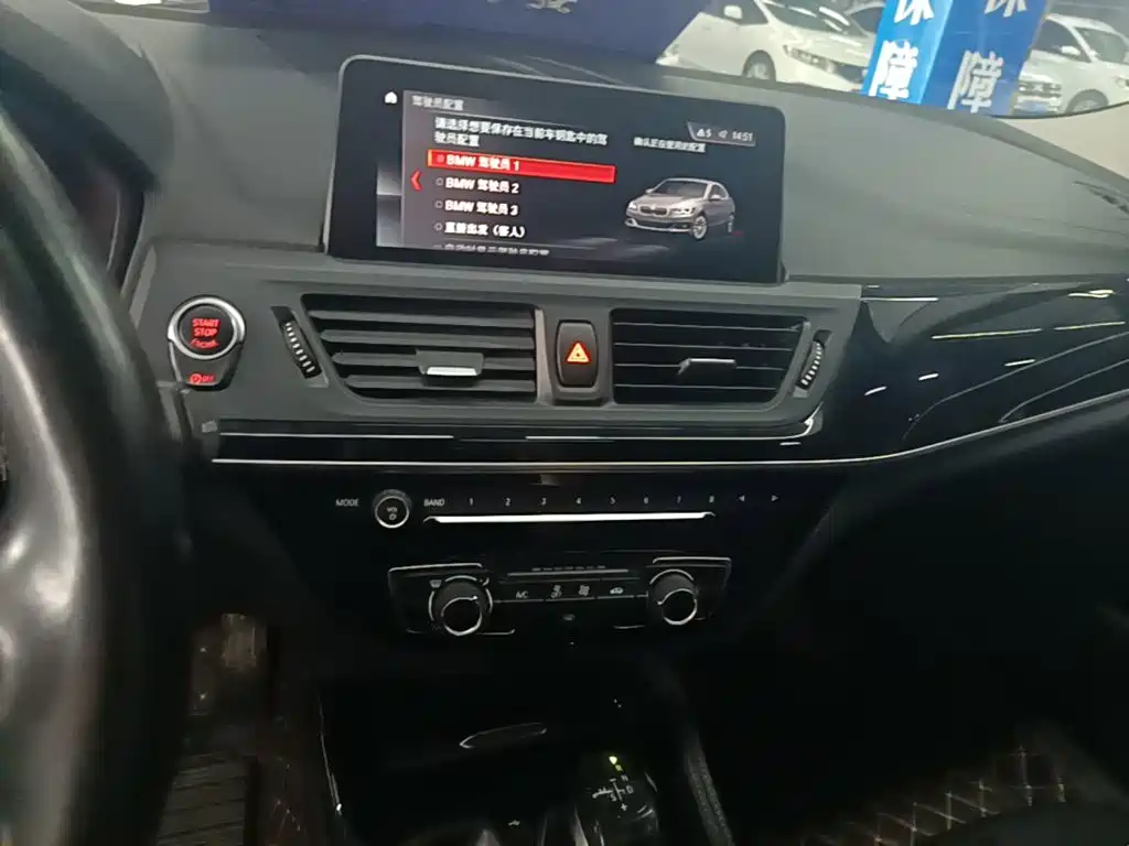 BMW 1 Series 2019 — фото 13