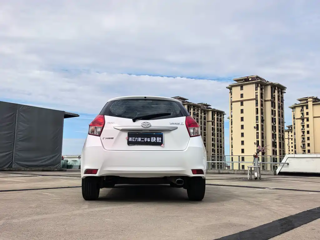 Toyota Yaris L 2015 — фото 11