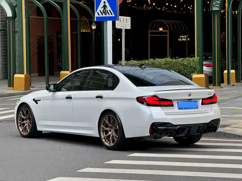 BMW M5 2023 — фото 9