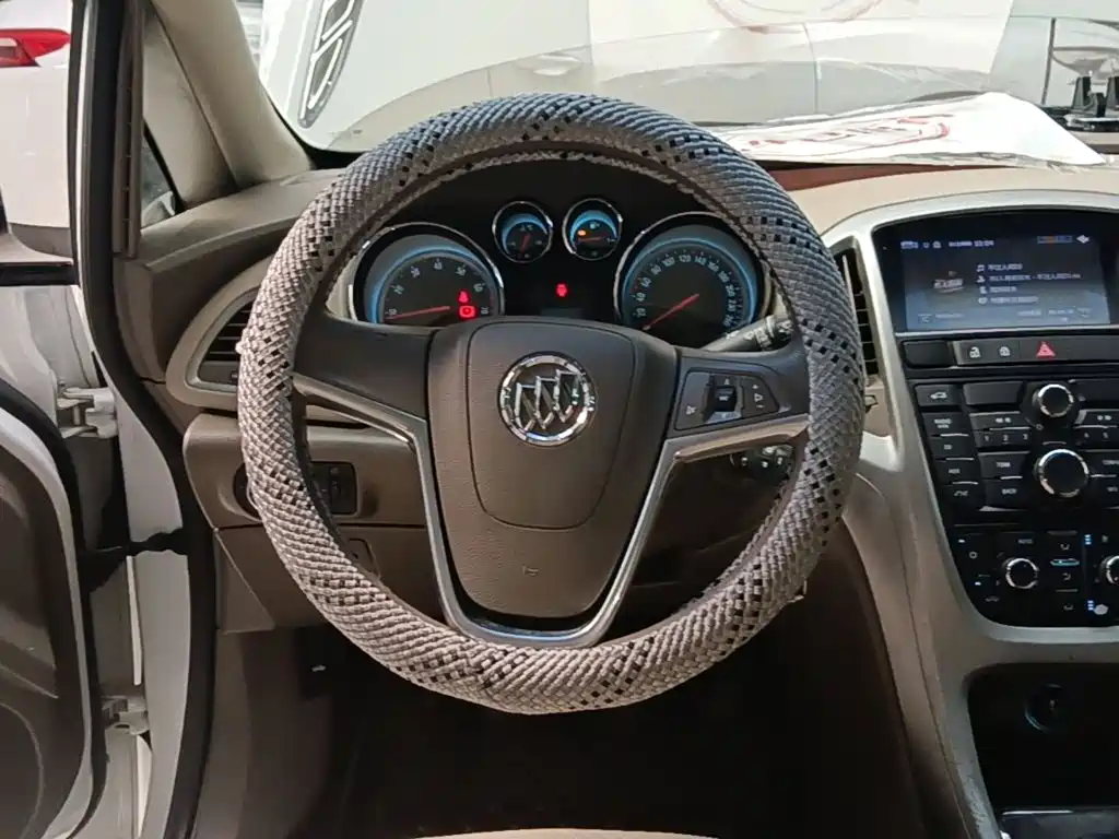 Buick Excelle 2015 — фото 11