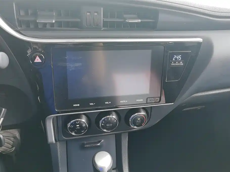 Toyota Corolla 2018 — фото 12