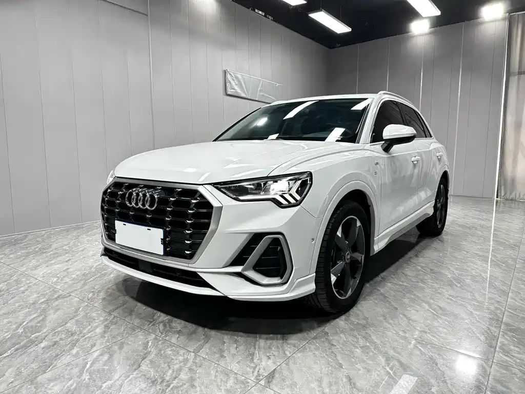 Audi Q3 2022 — фото 1