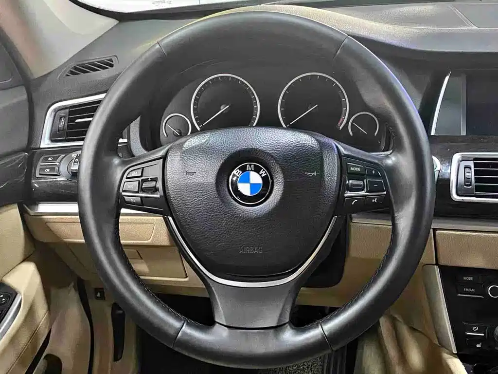 BMW 5 Series GT 2013 — фото 19
