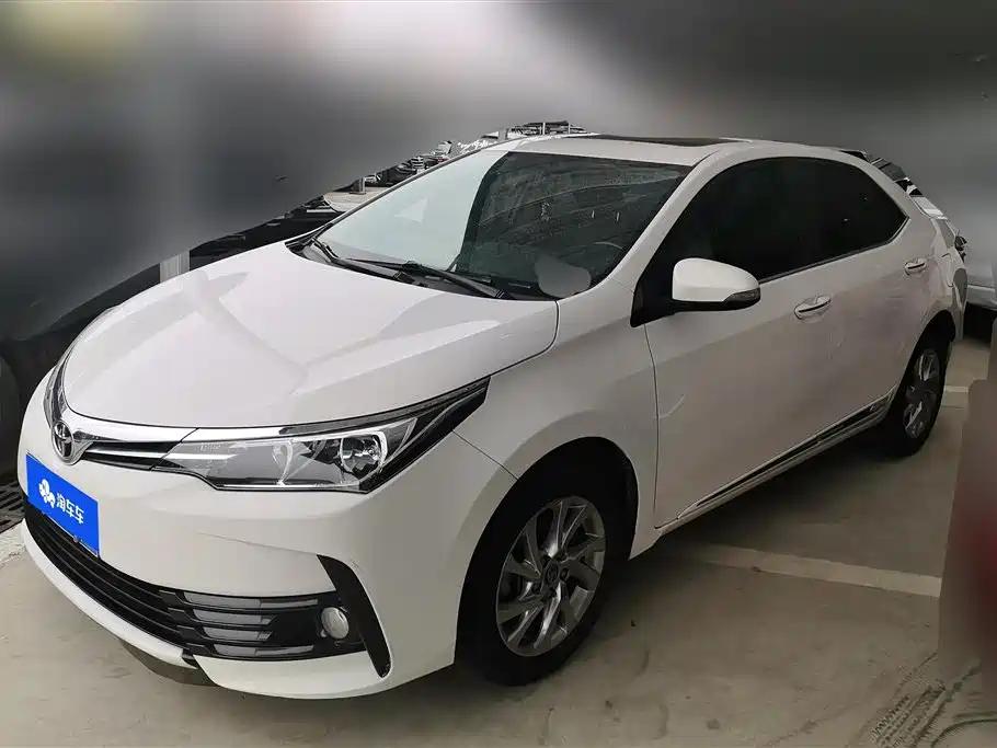 Toyota Corolla 2018 — фото 1