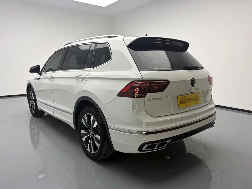 Volkswagen Tiguan L 2023 — фото 4