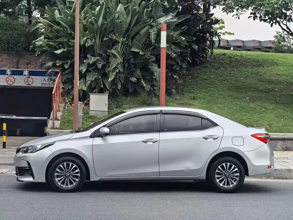 Toyota Corolla 2018 — фото 3