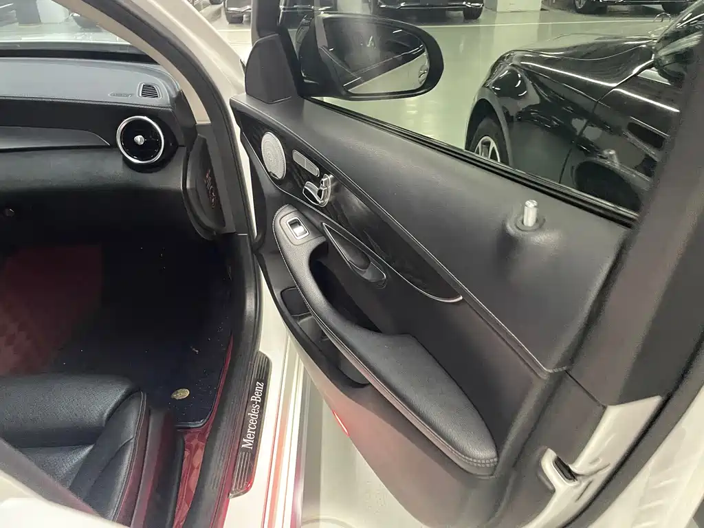 Mercedes-Benz C-Class 2021