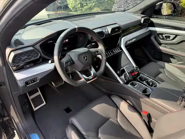 Lamborghini Urus 2021