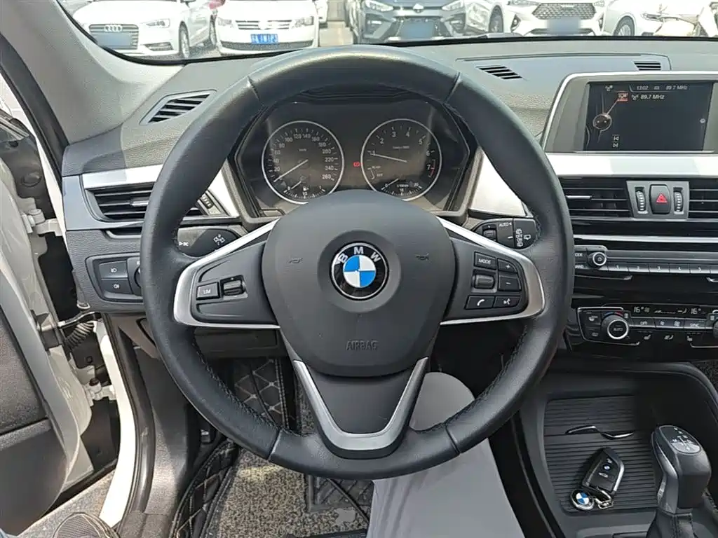 BMW X1 2016 — фото 11