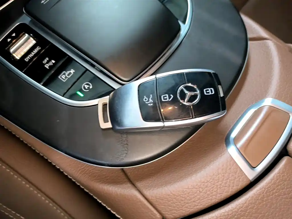 Mercedes-Benz E-Class 2020 — фото 9