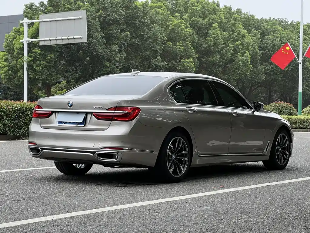 BMW 7 Series 2018 — фото 17