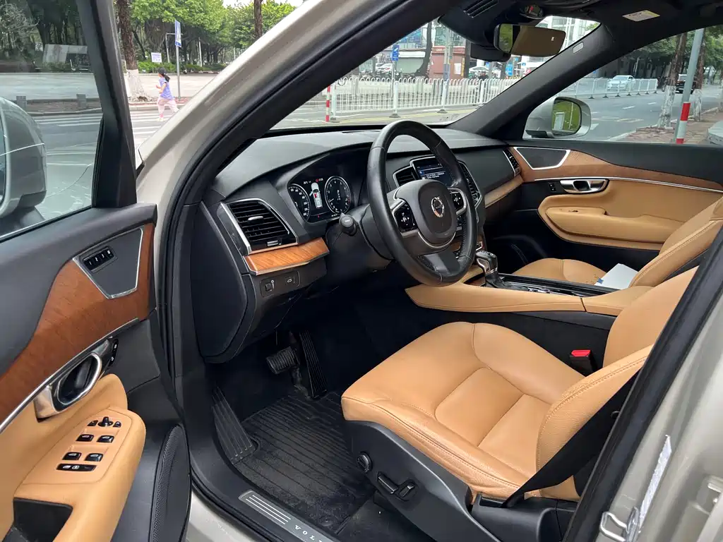 Volvo XC90 2019 — фото 10