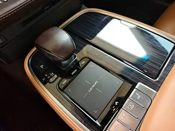 Lexus LS 2018