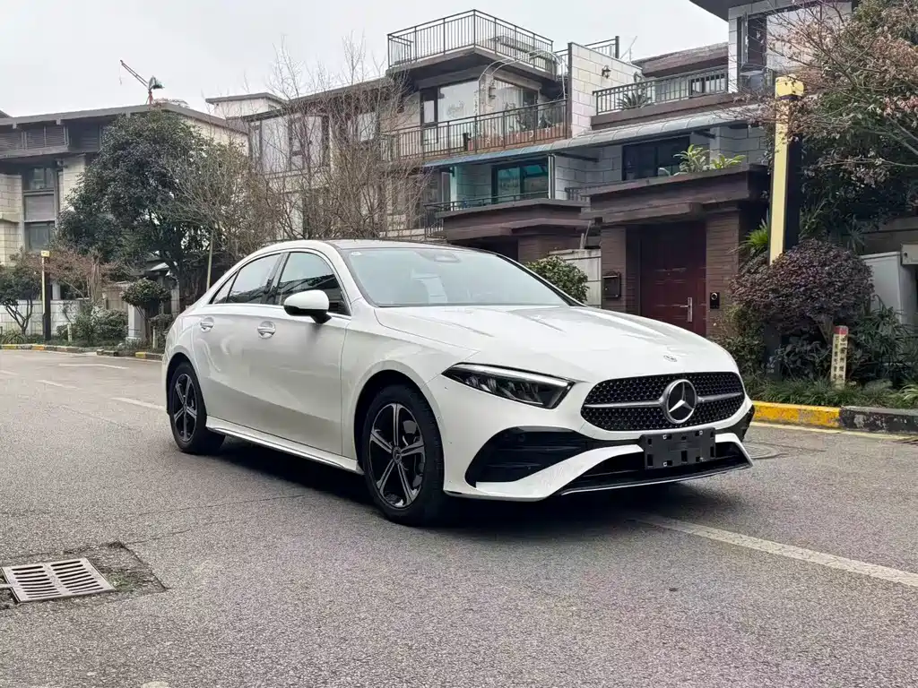 Mercedes-Benz A-Class 2024 — фото 3