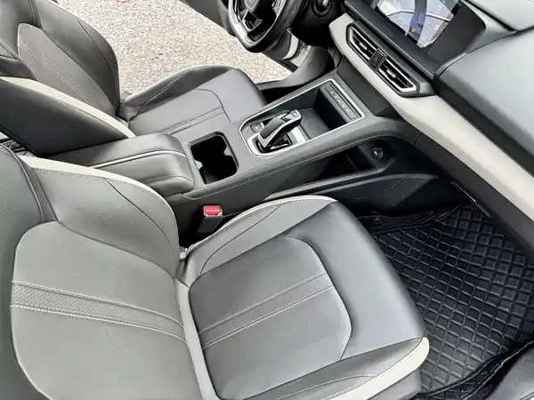 Dongfeng E70 2022