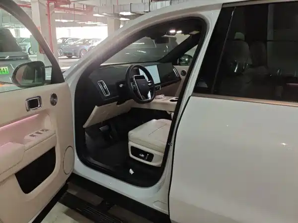 Li Auto L9 2025